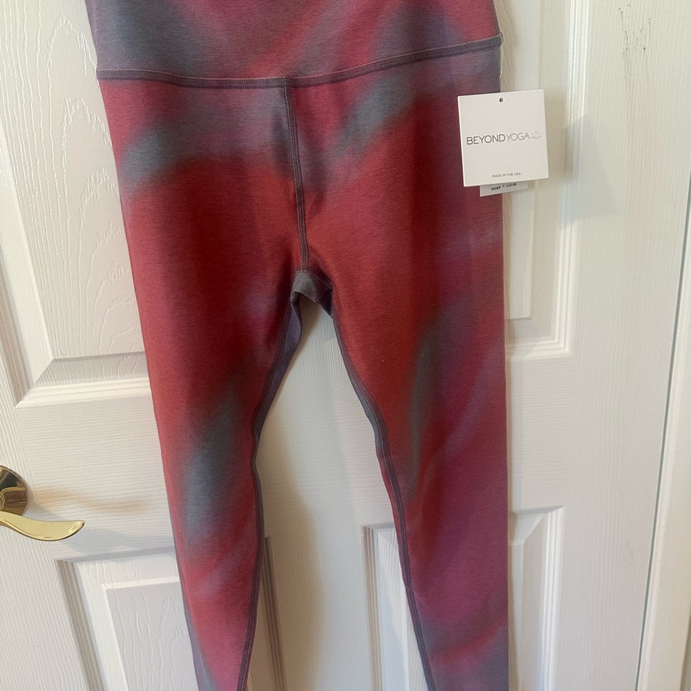 Beyond Yoga women’s Red Marbled Leggings NWT